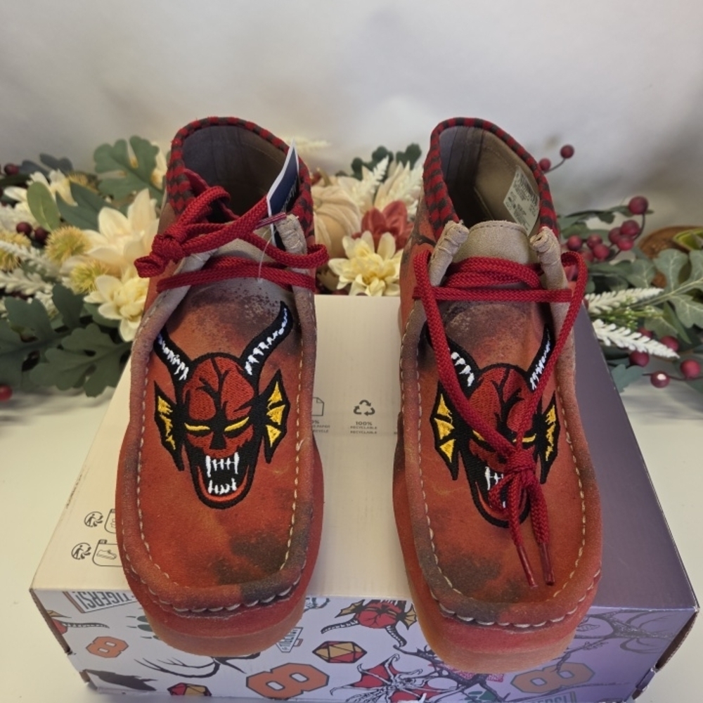 Rare Clarks Originals Wallabee Evo Stranger Things Men's Size 10